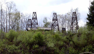 Just under the railway bridge across Oil Creek you'll see some replicated derricks of the Benninghoff Farm Tableau